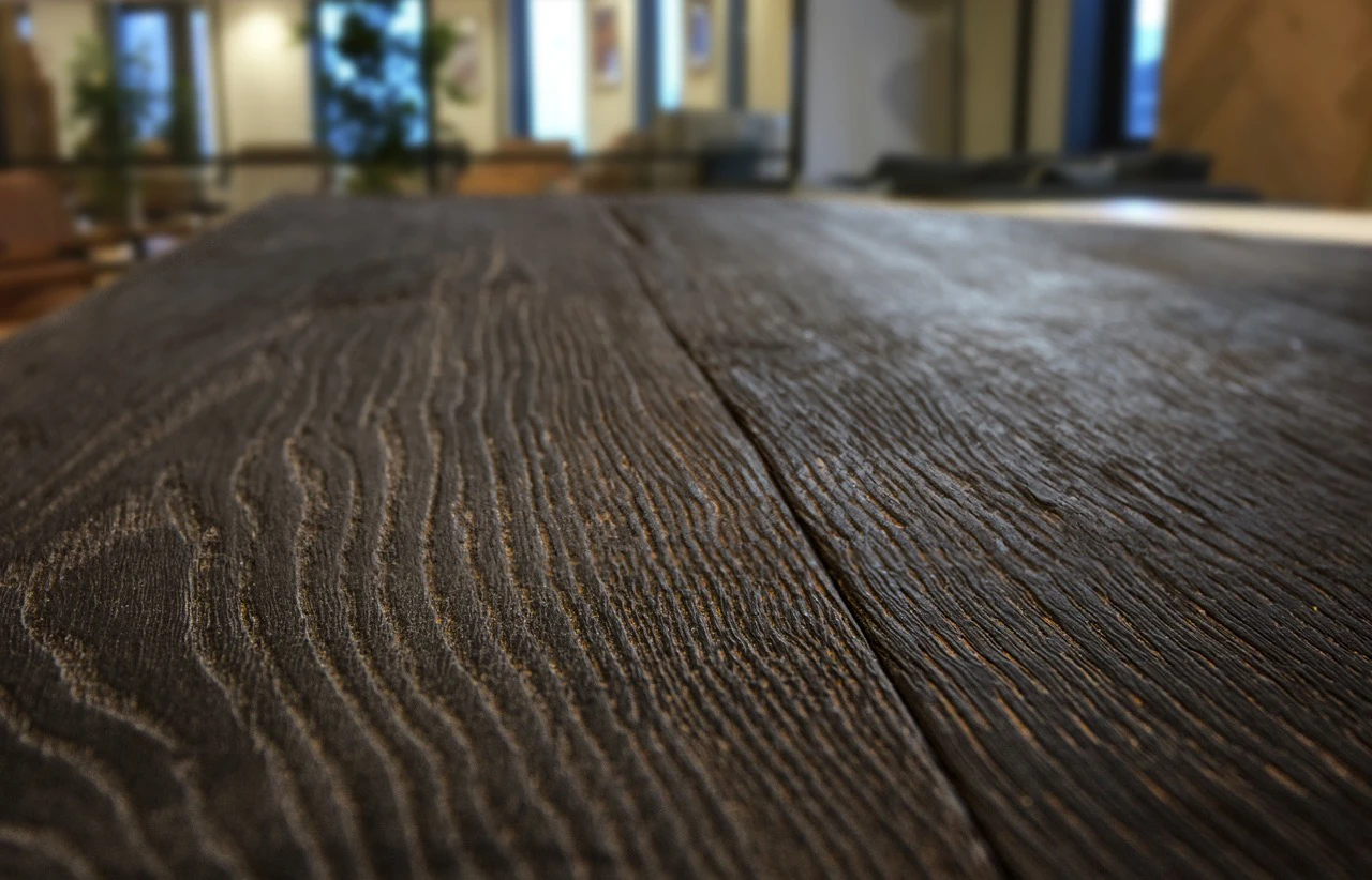 De bewerking Gebrand van Cinzento Custom Made®.