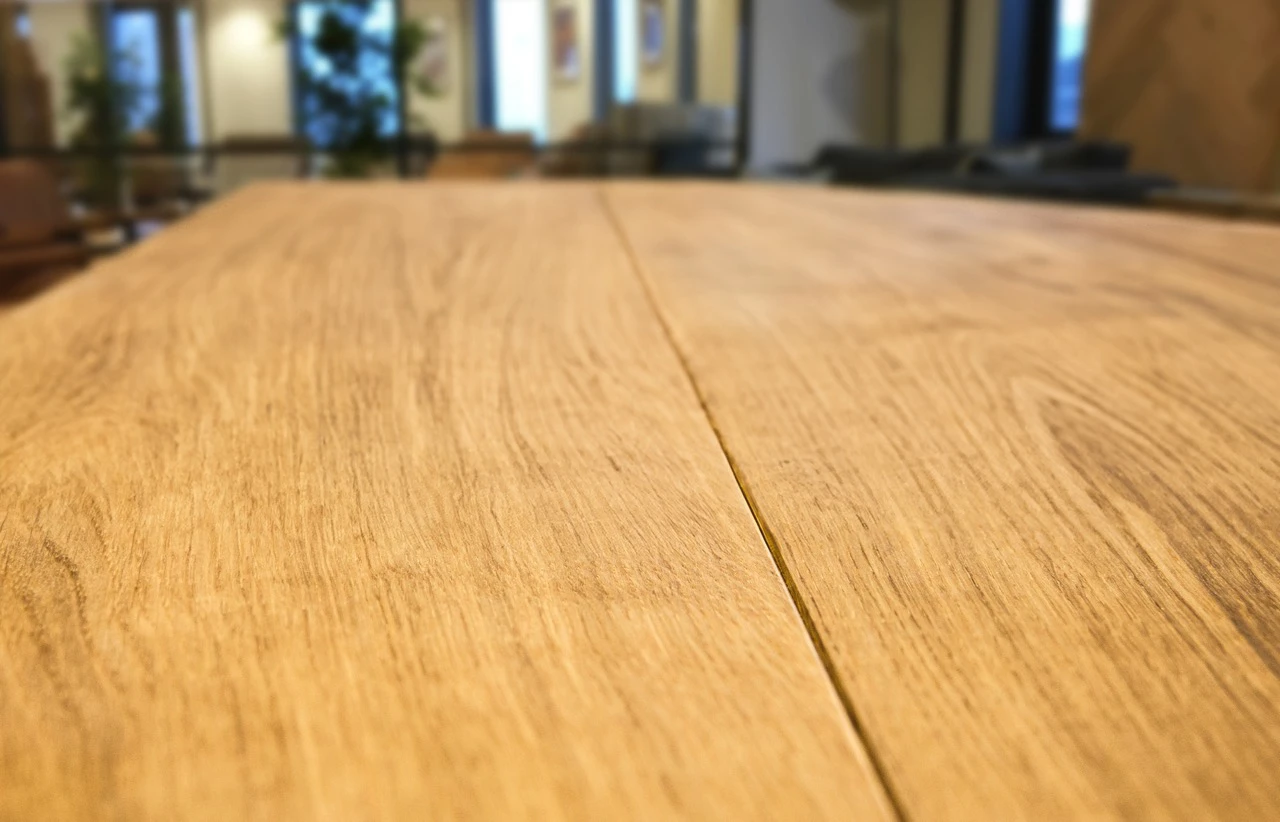 De afwerking geolied van Cinzento Custom Made®.
