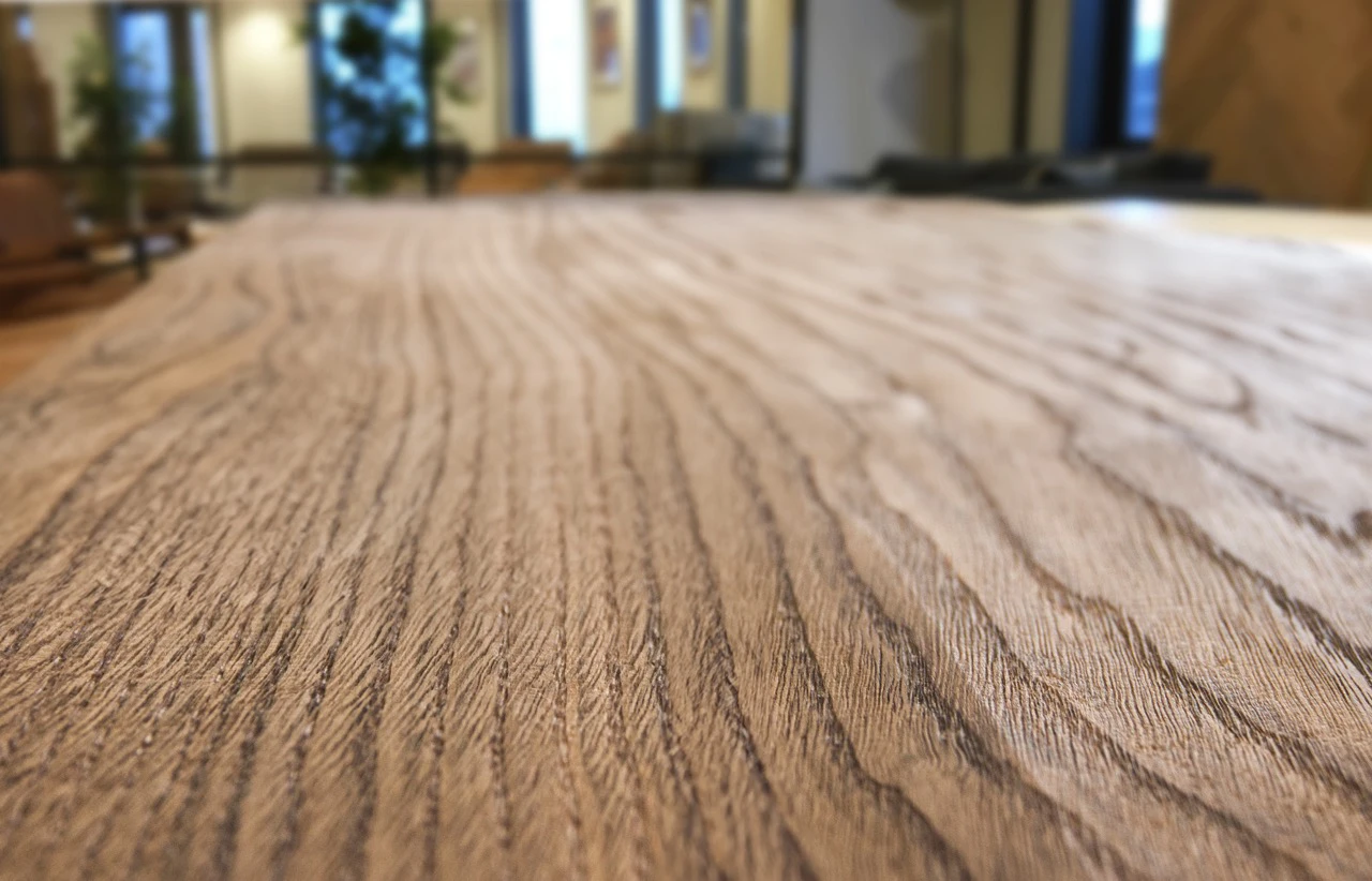 De bewerking handgeschaafd van Cinzento Custom Made®.