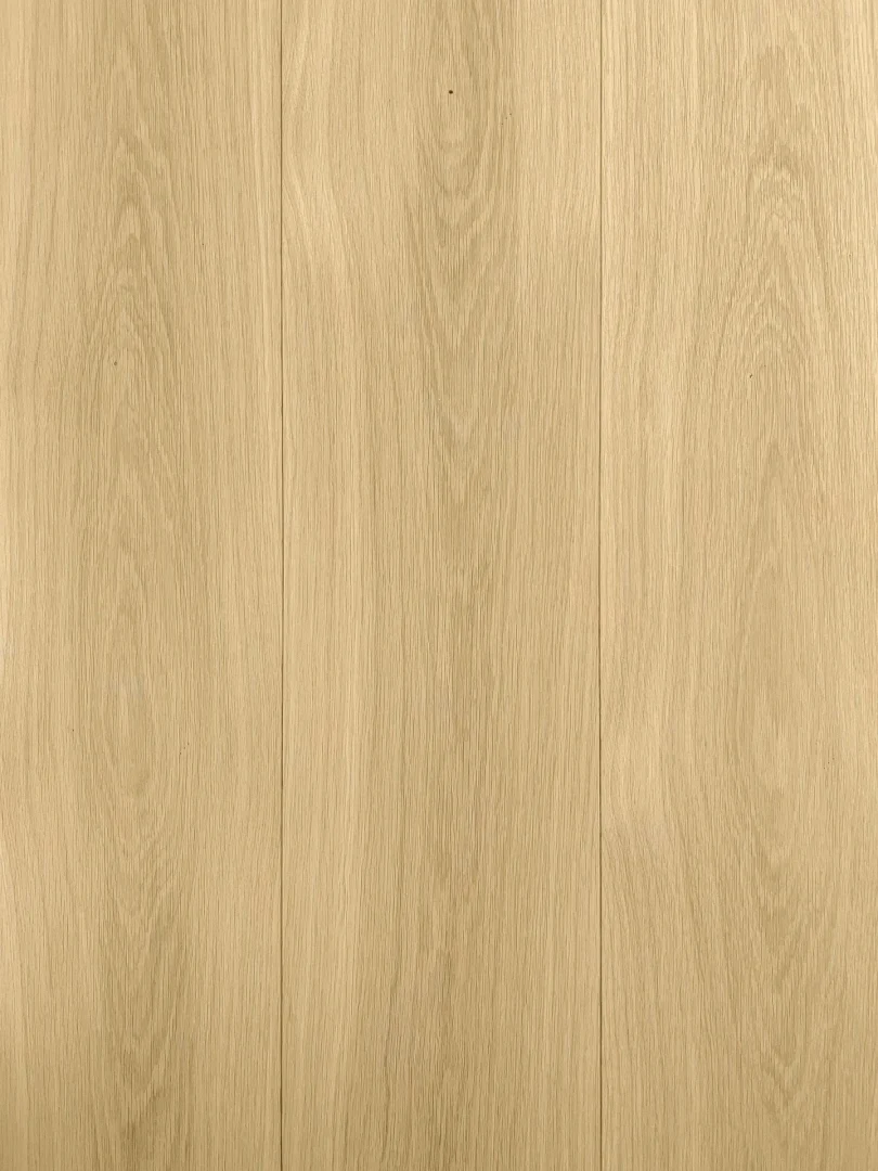 De Select sortering van Cinzento Custom Made®, deze sortering is het meest rustige van ons en heeft vrijwel geen noesten. Enkel hele kleine.